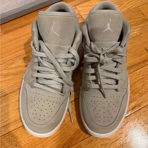 Jordan 1 Low Grey Fog Women’s 8.5 DC0774-002